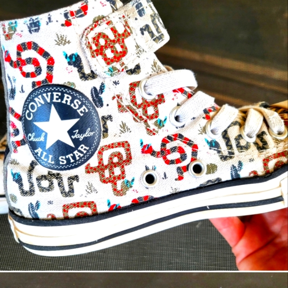 3 pairs of converse sz. 13 kids